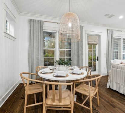Dining Area with Seating for 6