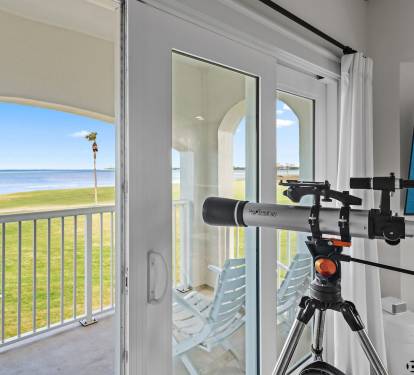 Step onto the private second-floor balcony overlooking the golf course and Choctawhatchee Bay-an ideal vantage point for golf lovers staying at Sandestin.