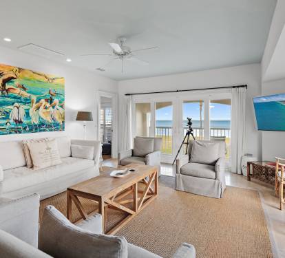 Second-floor corner unit inside Sandestin Golf & Beach Resort featuring panoramic views of the golf course and Choctawhatchee Bay. Ideal layout for golfers seeking comfort and scenic relaxation after a day on the course.