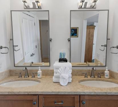 Primary ensuite bathroom with double vanity, providing convenience and comfort for golfers getting ready for early tee times at Sandestin Golf & Beach Resort.