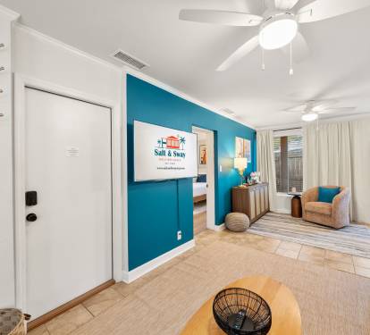 Living Room/Den