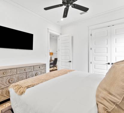 2nd Floor - Queen Guest Room