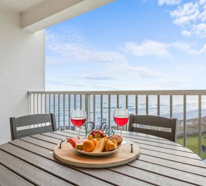 Sip wine and savor appetizers on your private balcony while taking in stunning ocean views that stretch to the horizon.