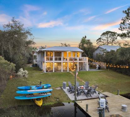 'All Our Summers' - Your Lake Front Oasis!