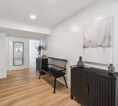 Inviting 1st Floor Entry!