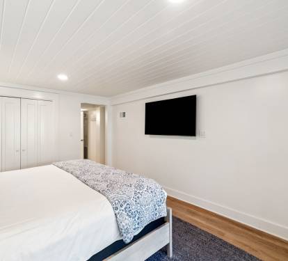 King Guest Suite - Equipped with a Flat-Screen TV