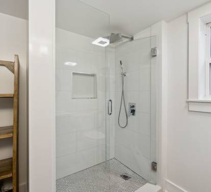 King Guest En-Suite - Walk-In Shower