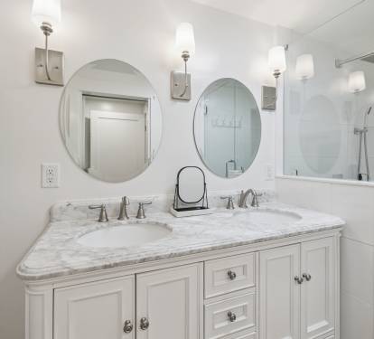 Primary King En-Suite - Dual Vanities