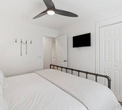 King Guest Suite - Equipped with a Flat-Screen TV