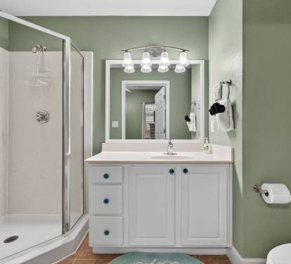 Queen Bedroom Bath