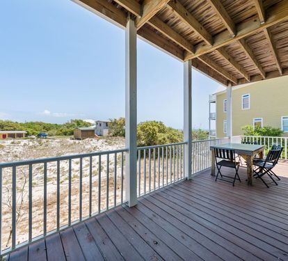 Salty Seashell 1st Level Balcony Outdoor Dining