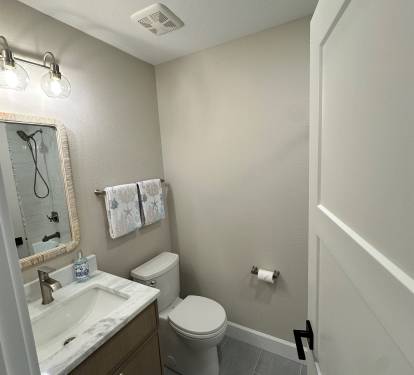 Guest Bathroom (Tub/Shower)