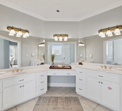 Primary King En-Suite - Dual Vanities