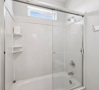 Shared Bathroom - Shower/Tub Combo