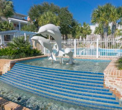 Fun decor makes the pool fun and inviting!