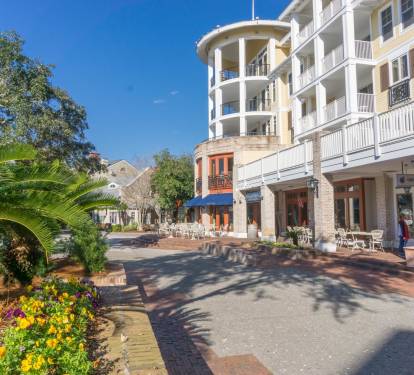 Enjoy shopping and restaurants close by!