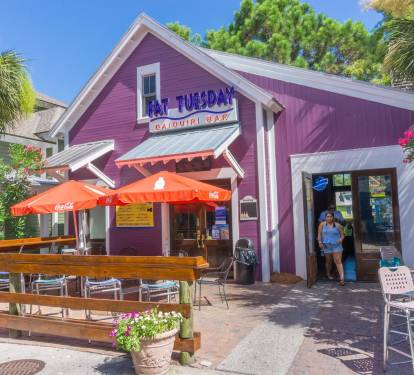 Enjoy one of the many restaurants around the Village, some of which are waterfront!