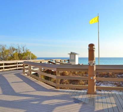 Just a few steps to the beach!