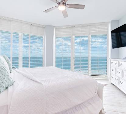 Lighthouse 1118 Primary Bedroom with King Bed