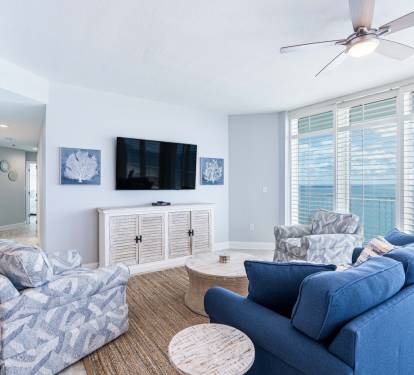 Lighthouse 1118 Living Room with Queen Sleeper