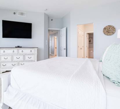 Lighthouse 1118 Primary Bedroom with King Bed