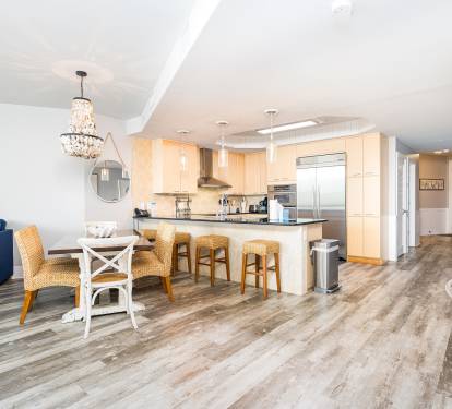 Caribe 305C Dining and Kitchen Area