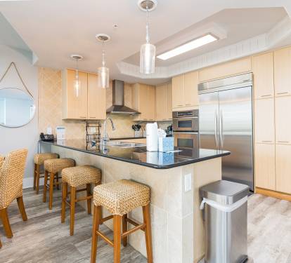 Caribe 305C Kitchen Counter with 4 Counter Stools
