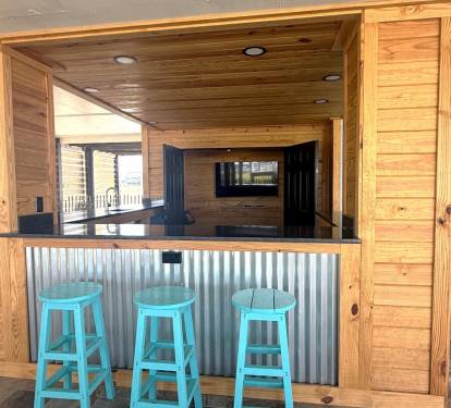 Laguna Beach Daze Outdoor Bar and Entertainment Area