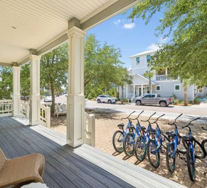 Charming Front Porch - Perfect for Morning Coffee