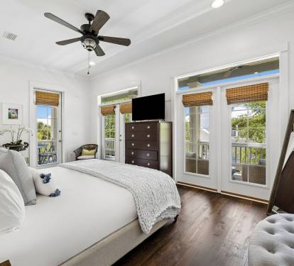 Primary King Suite - Private Balcony + Flat-Screen TV