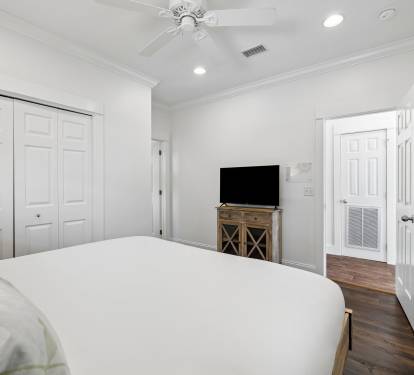 King Guest Suite - Equipped with a Flat-Screen TV