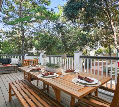 Large outside deck, perfect for morning coffee and afternoon drinks.

