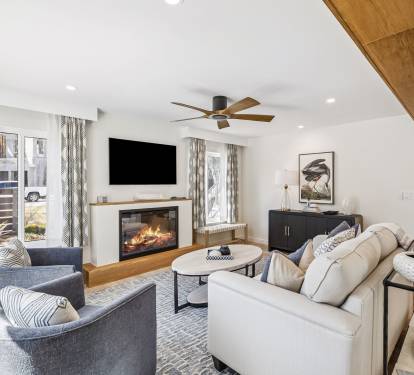Spacious Living Area with Ample Seating