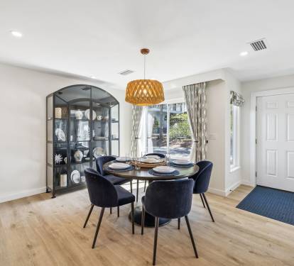 Dining Area with Seating for 5
