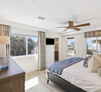 Primary King Suite - Private Balcony Access + Flat-Screen TV