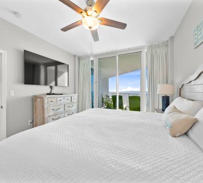Lighthouse 515 Primary Bedroom with King Bed