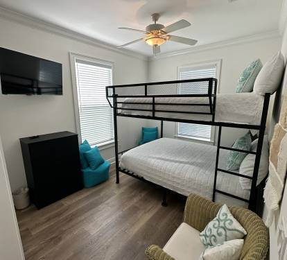 Guest Bedroom 3 (Queen Bunks)