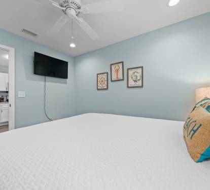 Take It EZ Bedroom 3 with Queen Bed