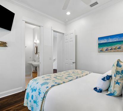 Queen Guest Suite - Equipped with a Flat-Screen TV