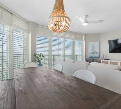 Lighthouse 901 Dining Table Seats 6