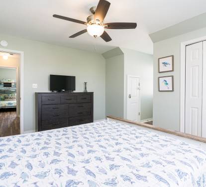 Blue Lagoon Bedroom 2 with Queen Bed