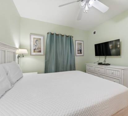 Crystal Tower 1604 Bedroom 2 with Queen Bed