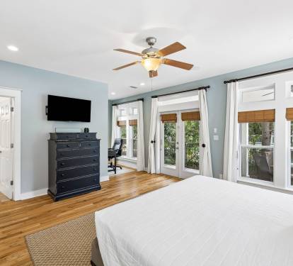 King Guest Suite - Patio Access & Flat-Screen TV