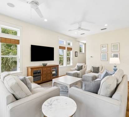 Spacious & Open Living Area - Perfect for Gathering