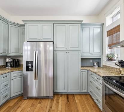 Fully Equipped with Stainless Steel Appliances