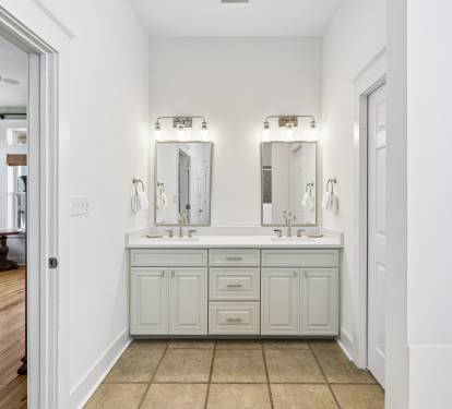 Primary King En-Suite - Dual Vanities