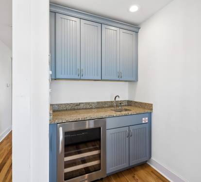 Enjoy Snacks & Quick Bites at the Wet Bar