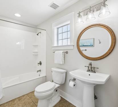 Queen Guest En-Suite - Single Vanity + Shower/Tub Combo