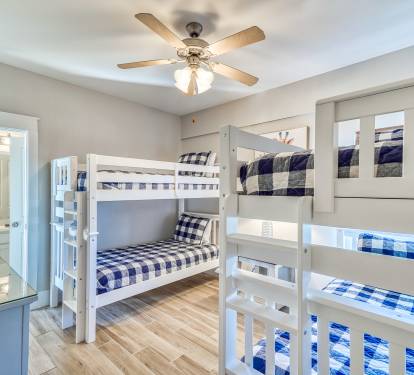 Bunk Room - Two Twin over Twin Bunk Beds