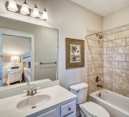 King Guest En-Suite - Single Vanity + Shower/Tub Combo